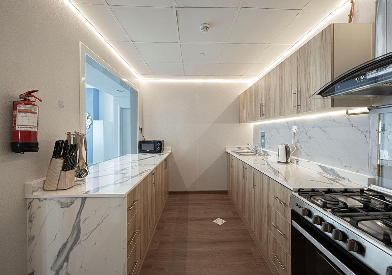 Next'House - Skyview Host Hostel Дубай Екстериор снимка