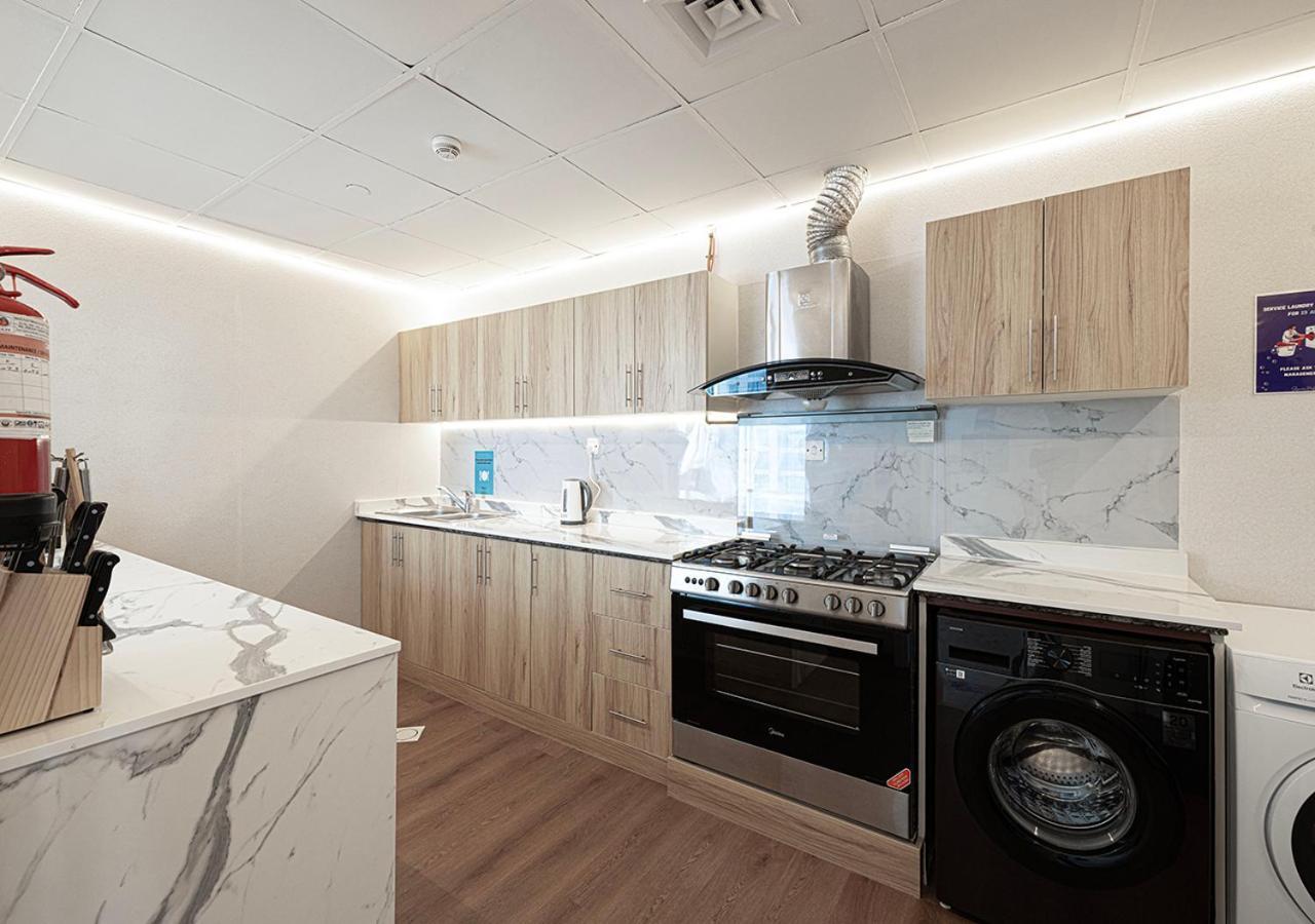 Next'House - Skyview Host Hostel Дубай Екстериор снимка