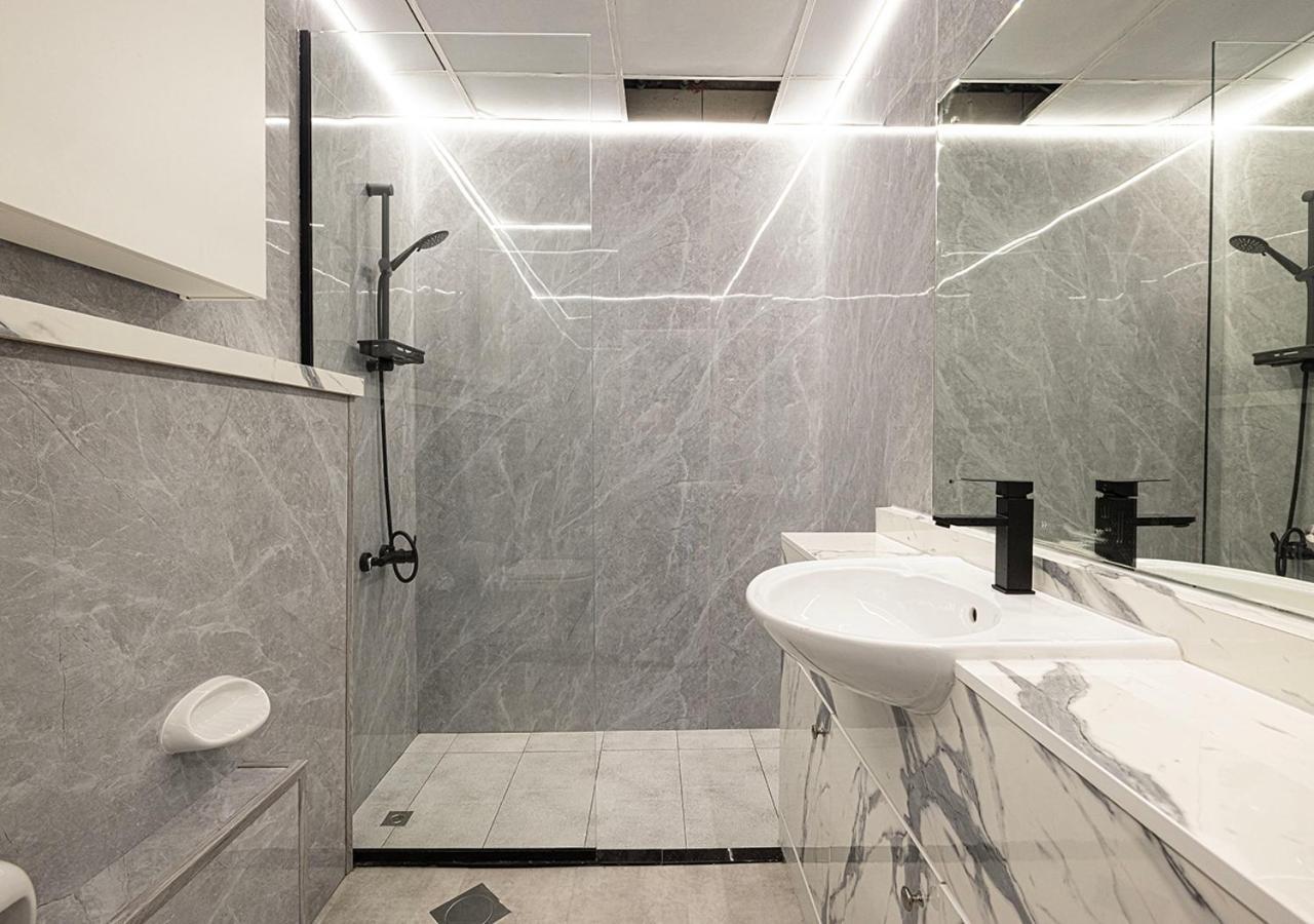 Next'House - Skyview Host Hostel Дубай Екстериор снимка