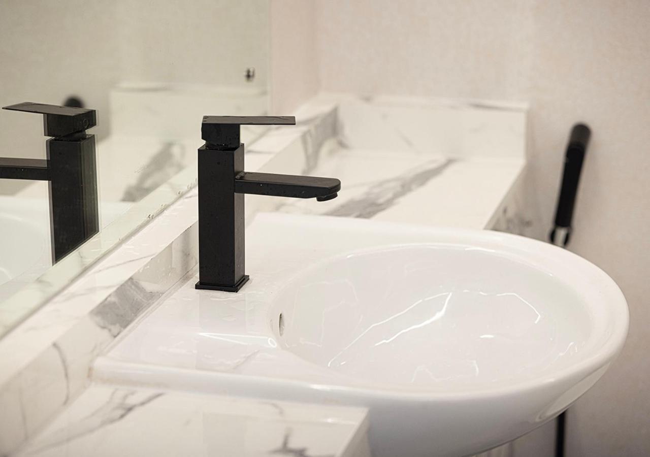 Next'House - Skyview Host Hostel Дубай Екстериор снимка