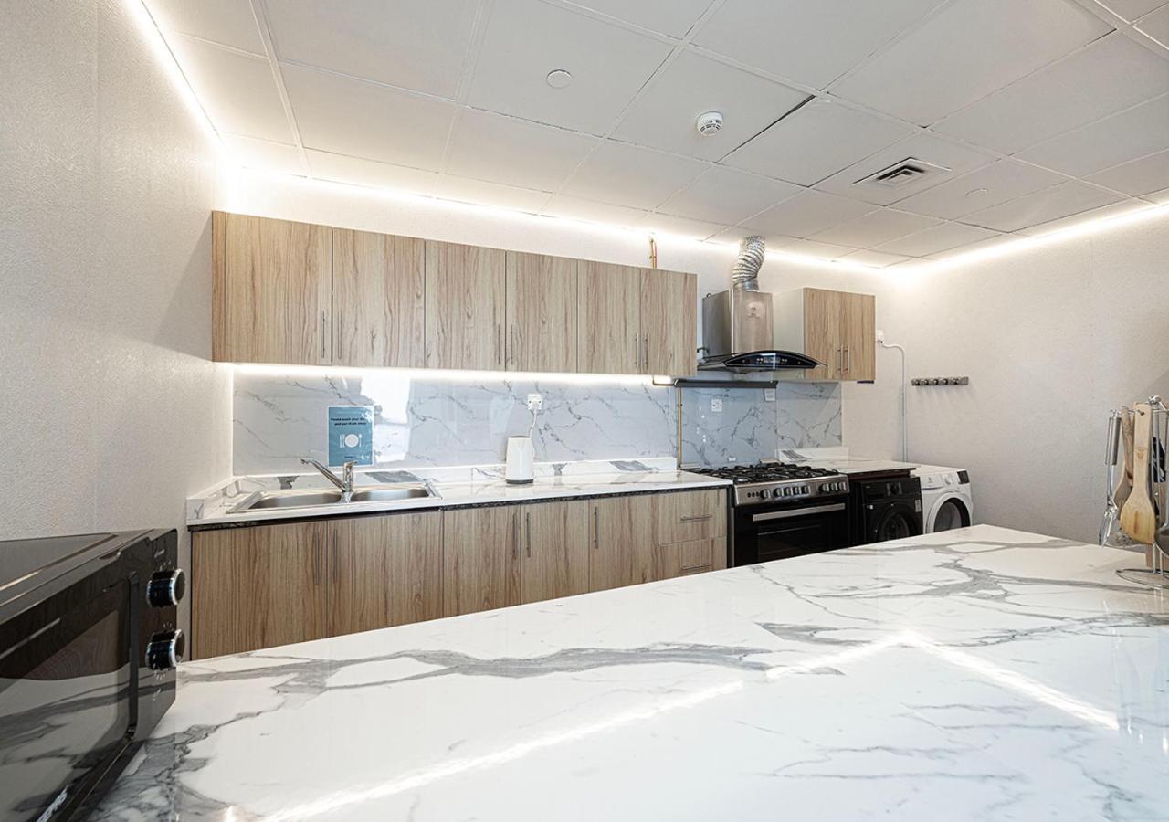 Next'House - Skyview Host Hostel Дубай Екстериор снимка